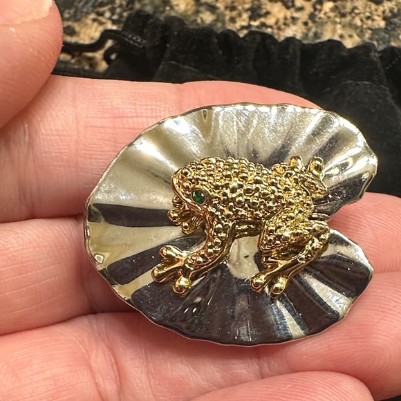 Vintage Park Lane Gold Frog on Silver Lily Pad Brooch – Collectible Nature Pin - Picture 4 of 9